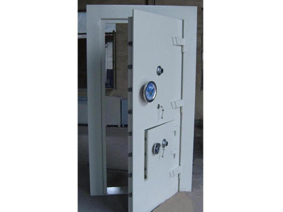 金庫(kù)門(mén)